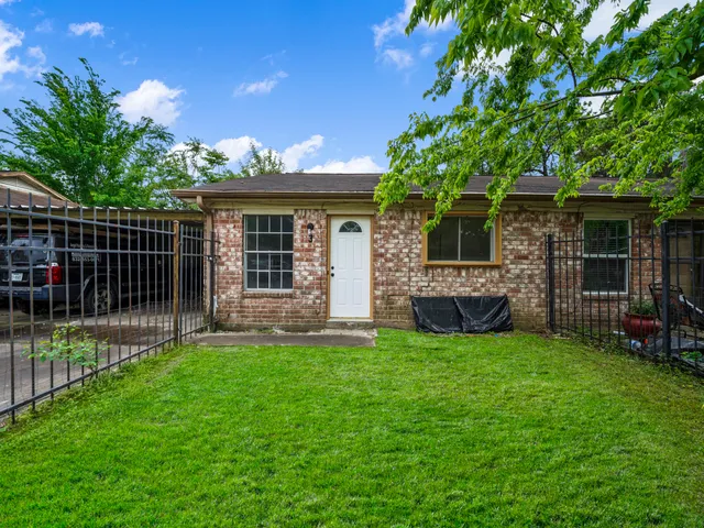 $1,345 | 1610 Crestdale Drive, Unit 3, Houston, TX 77080