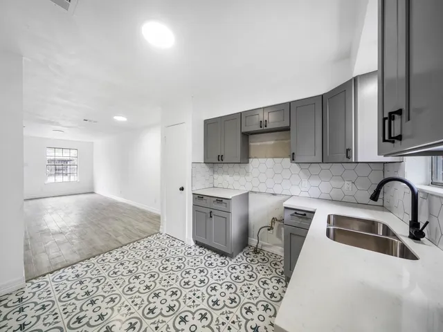 $1,345 | 1610 Crestdale Drive, Unit 3, Houston, TX 77080