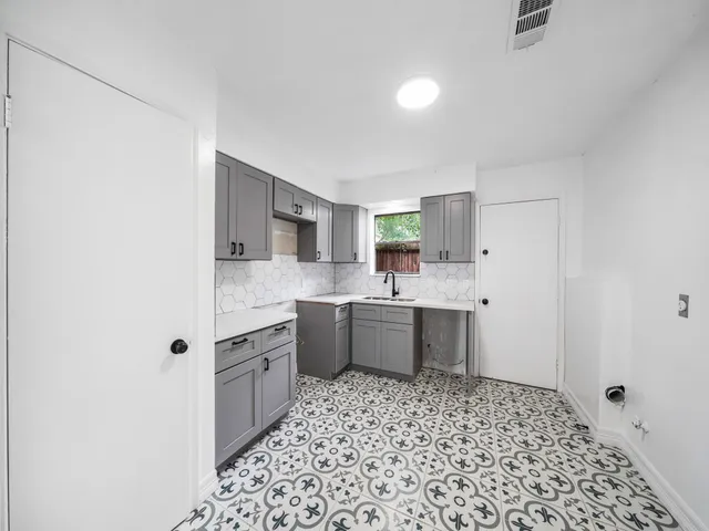 $1,345 | 1610 Crestdale Drive, Unit 3, Houston, TX 77080