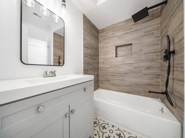 $1,345 | 1610 Crestdale Drive, Unit 3, Houston, TX 77080