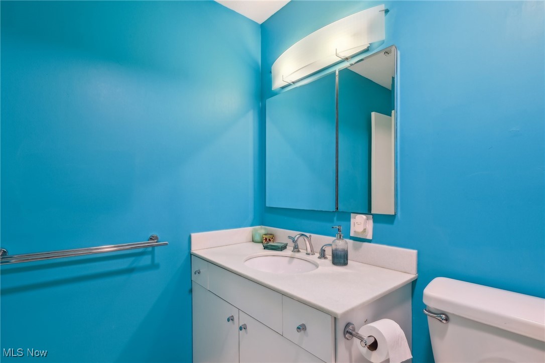 3484 Mayfield Road, Unit 3426 Cleveland Heights, OH 44118 - Photo 17 of 33 Bathroom featuring toilet and vanity