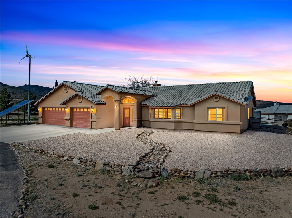 2205 East Cactus Wren Road Kingman, AZ 86409 - Photo 1 of 68 Front of Structure