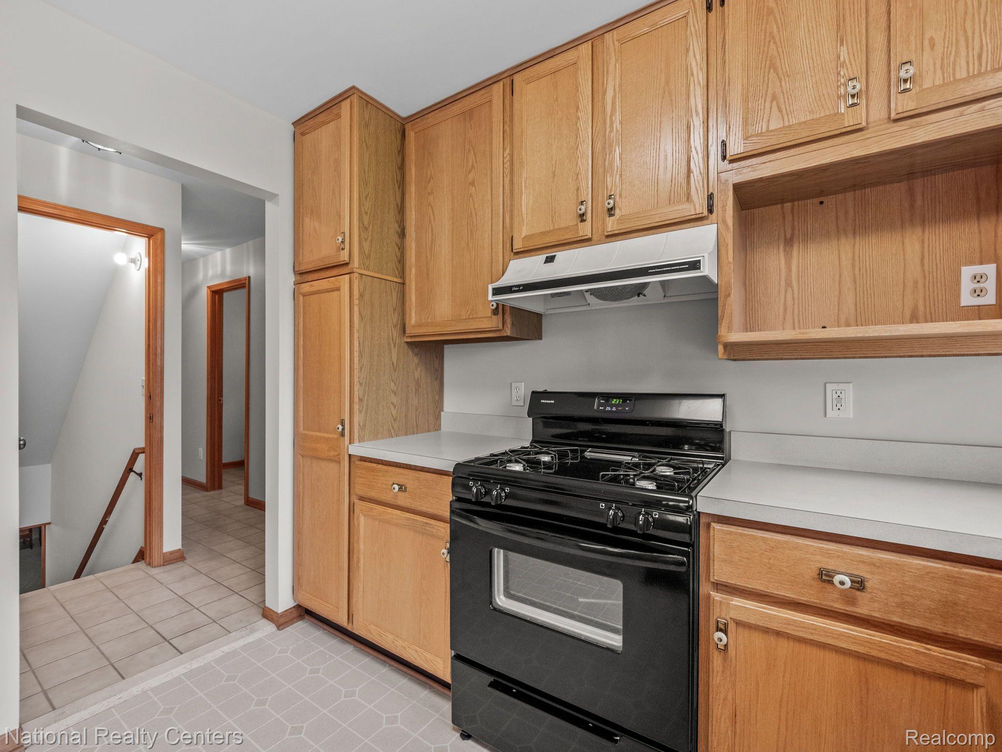 2128 South Hickory Ridge Road Milford, MI 48380 - Photo 18 of 35 Gallery Image 18