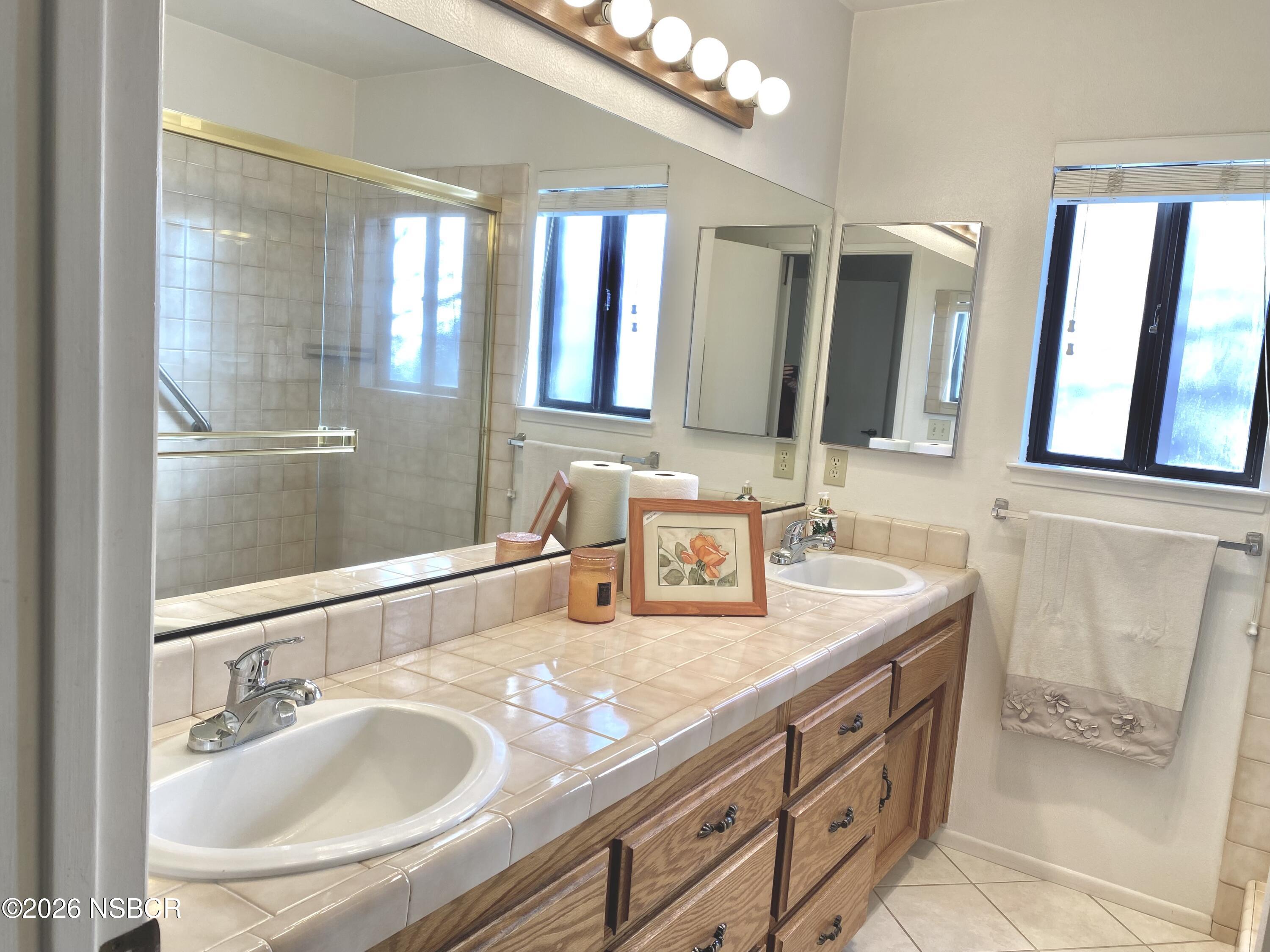 106 Galaxy Way Lompoc, CA 93436 - Photo 33 of 44 Main Bathroom