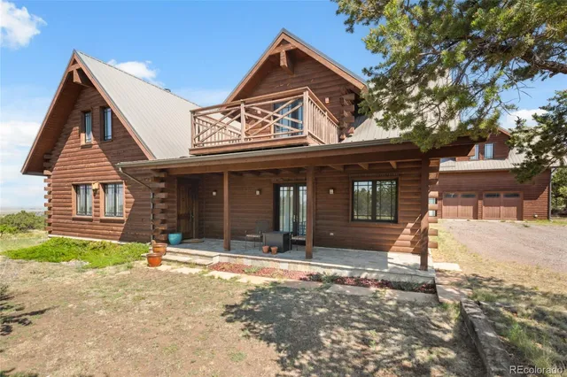 a view of a house with a outdoor space