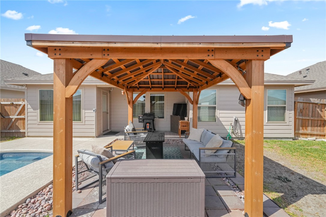 103 Donegal Street Sinton, TX 78387 - Photo 26 of 29 a view of living room and patio with furniture