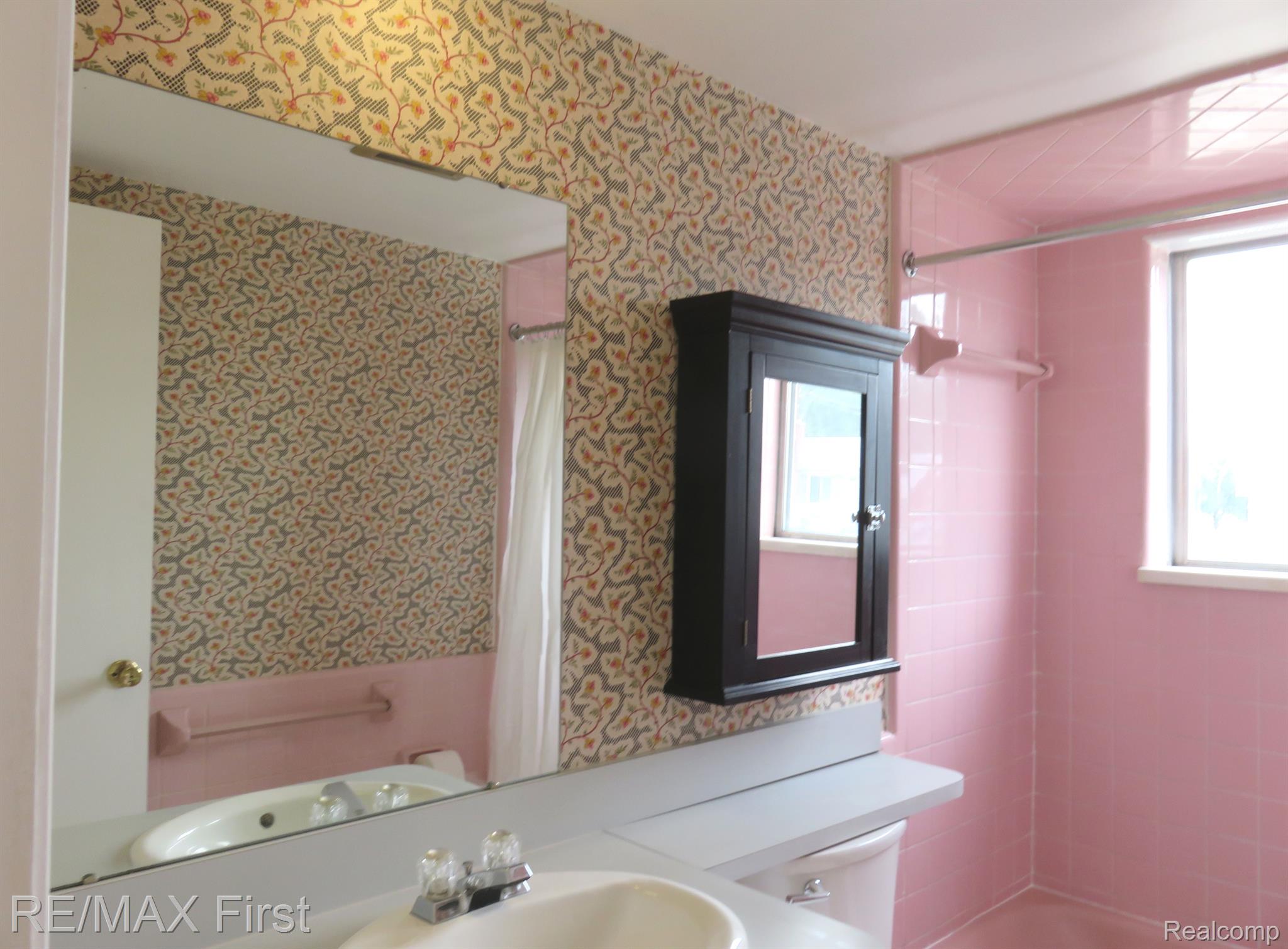 15219 East 9 Mile Road, Unit 1A Eastpointe, MI 48021 - Photo 11 of 16 FULL BATH