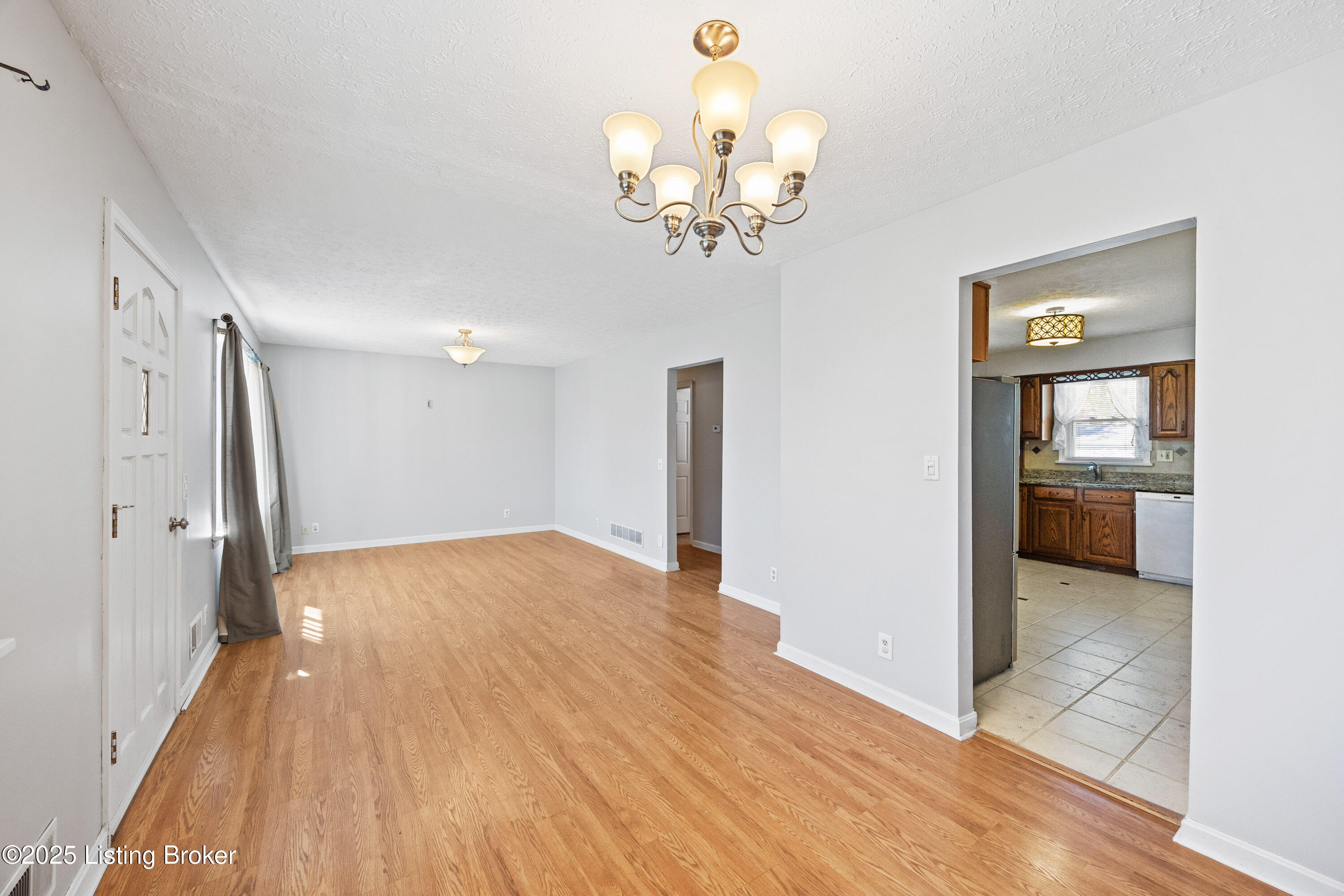 8296 Terry Road Louisville, KY 40258 - Photo 2 of 34 012
