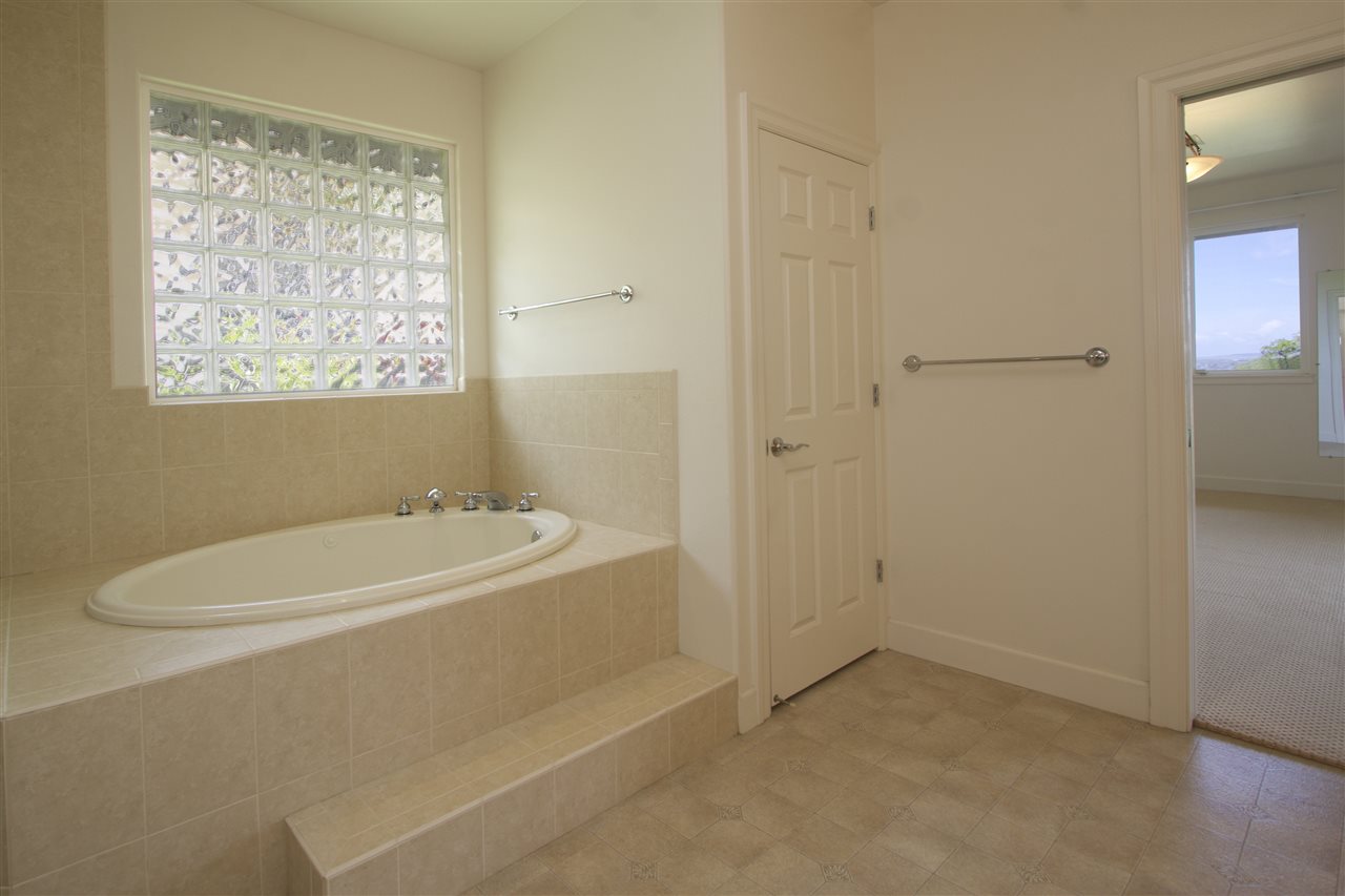 75 Kamalei Circle Kahului, HI 96732 - Photo 9 of 24 a bathroom with a bathtub and shower