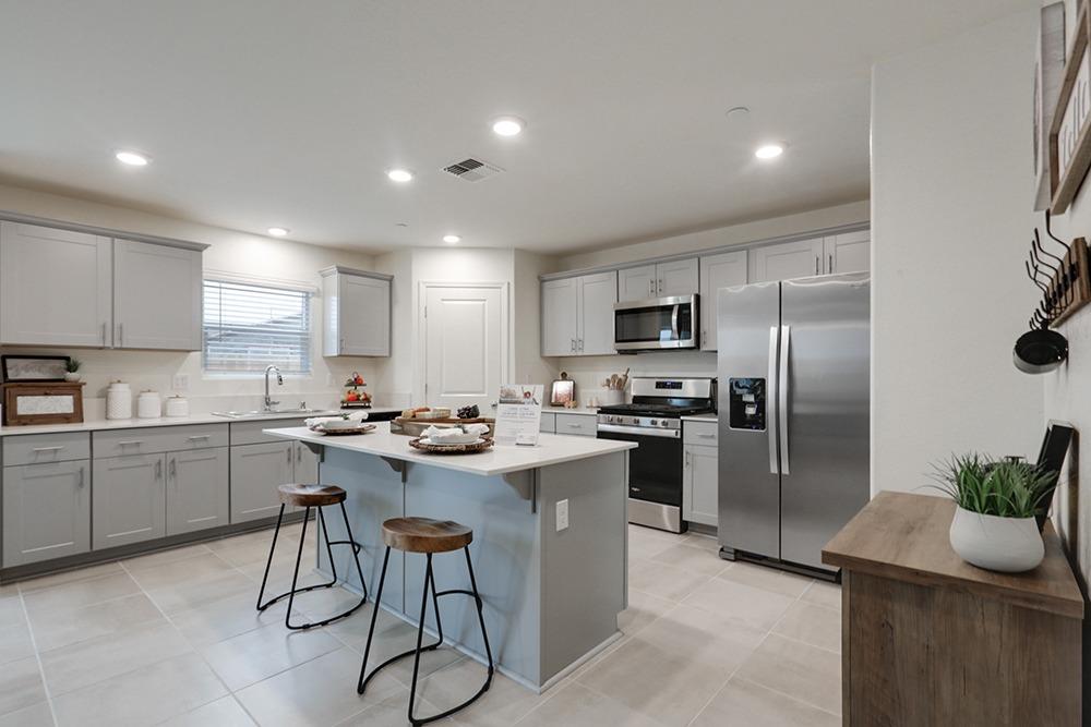 498 Perkins Road, Unit 78P Madera, CA 93637 - Photo 2 of 29 Gallery Image 2