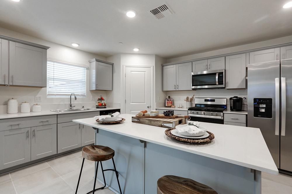 498 Perkins Road, Unit 78P Madera, CA 93637 - Photo 4 of 29 Gallery Image 4