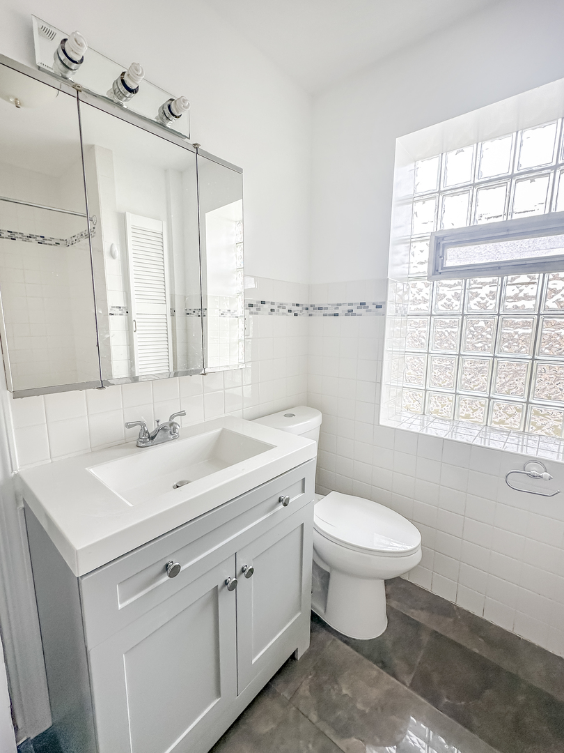 6108 South Rhodes Avenue Chicago, IL 60637 - Photo 8 of 17 Gallery Image 8