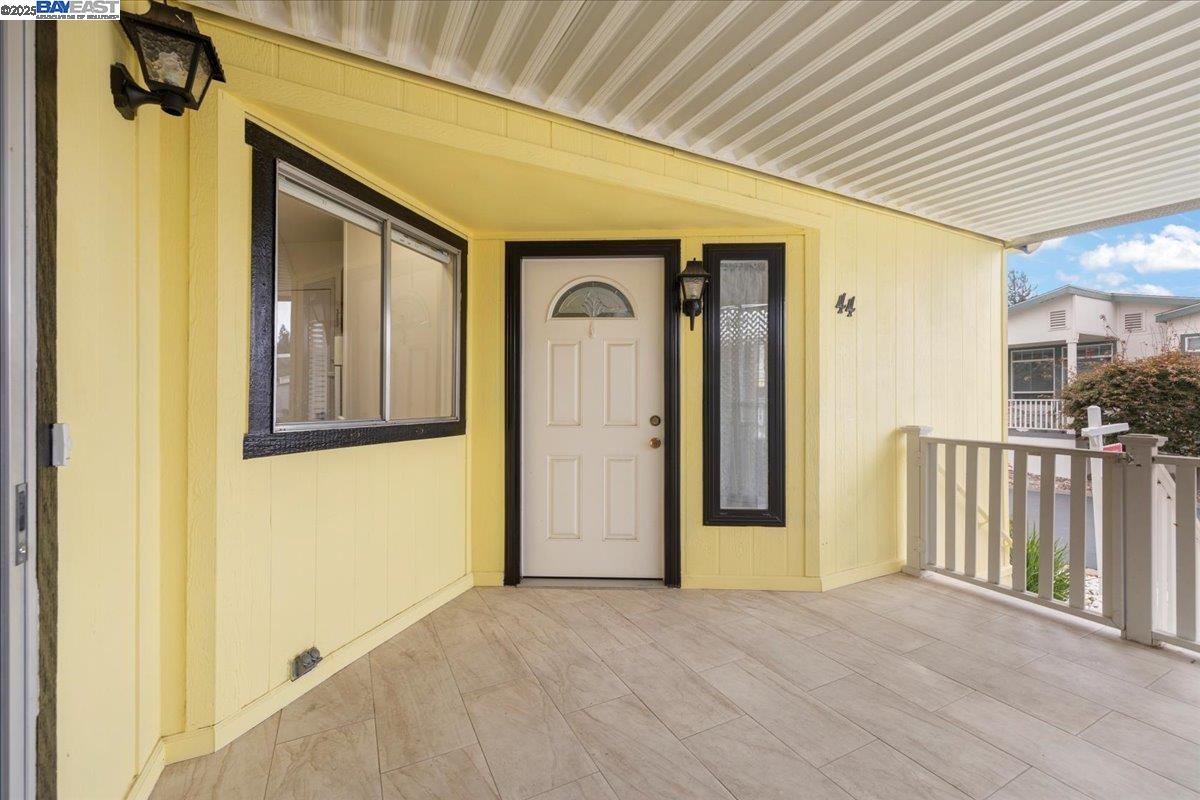 3263 Vineyard Avenue, Unit 44 Pleasanton, CA 94566 - Photo 3 of 31 a view of a hallway