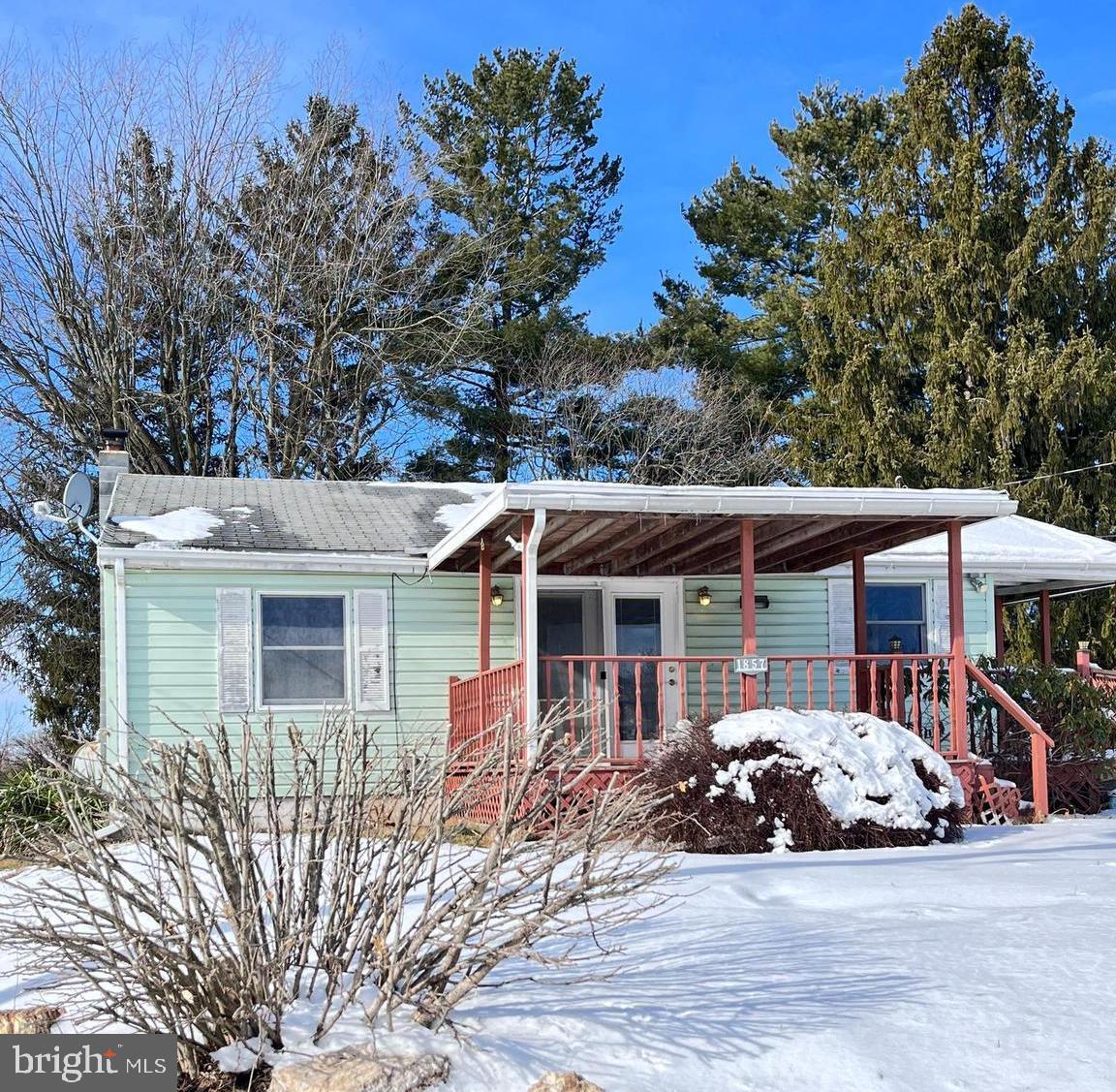 a view of a car park in front of house