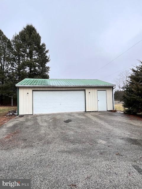 1857 Westside Lane Spring Grove, PA 17362 - Photo 23 of 35 a big house with a yard and garage