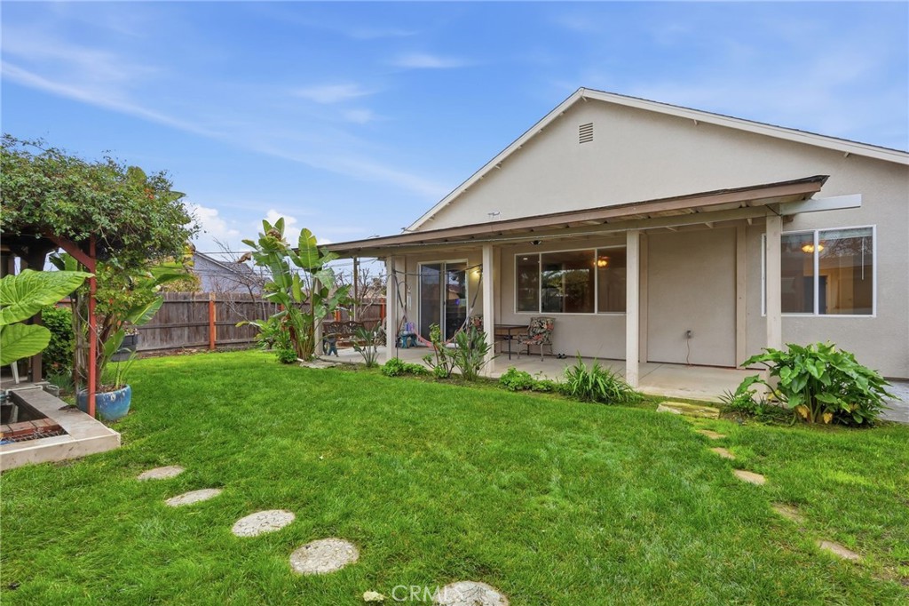 511 Glendon Court Merced, CA 95348 - Photo 27 of 37 a front view of house with a garden