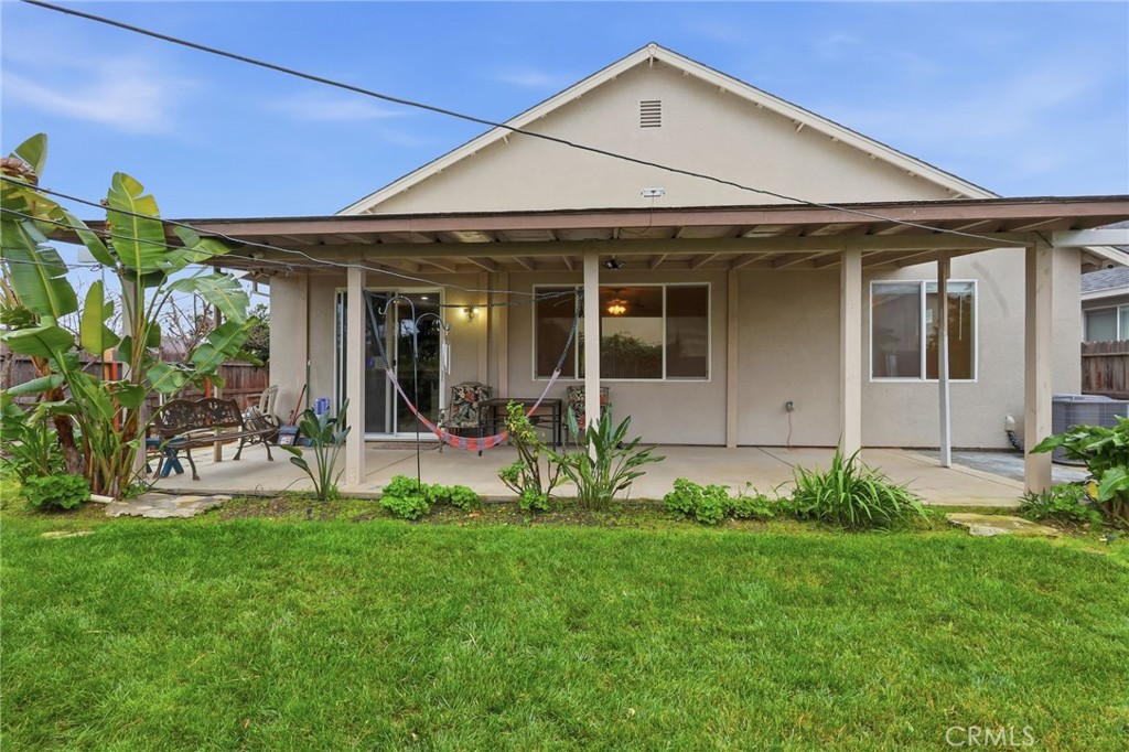 511 Glendon Court Merced, CA 95348 - Photo 28 of 37 a front view of a house with garden