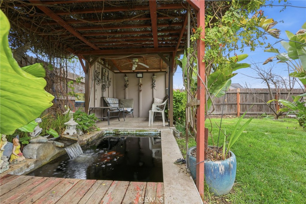 511 Glendon Court Merced, CA 95348 - Photo 29 of 37 a view of a porch with chairs and potted plants