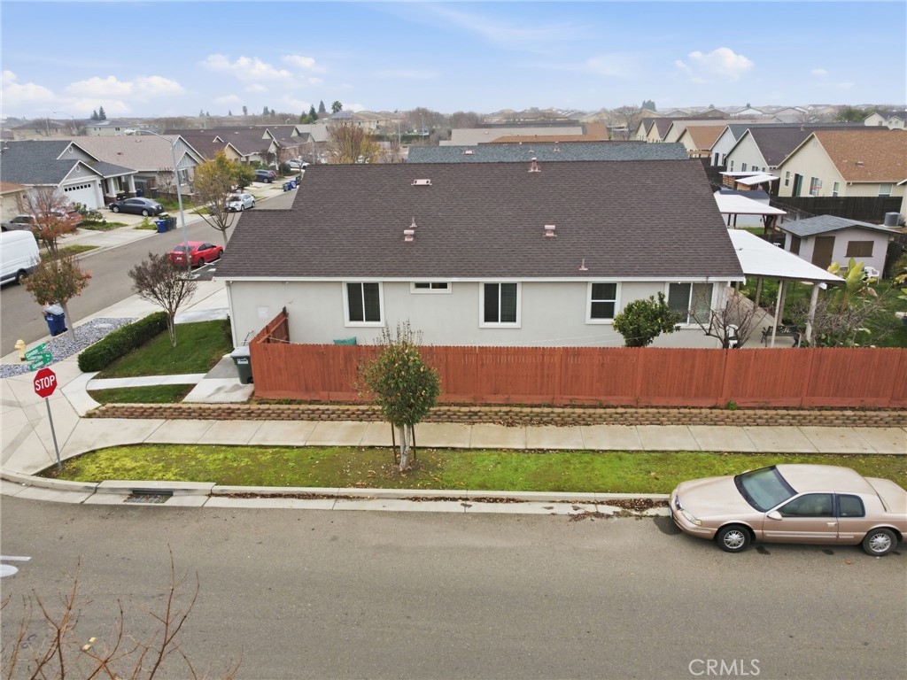 511 Glendon Court Merced, CA 95348 - Photo 34 of 37 an aerial view of a house with a yard and garden