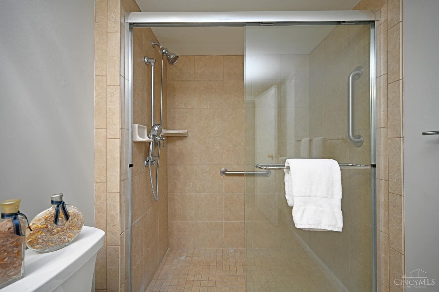 2444 Madison Road, Unit 202A Cincinnati, OH 45208 - Photo 24 of 41