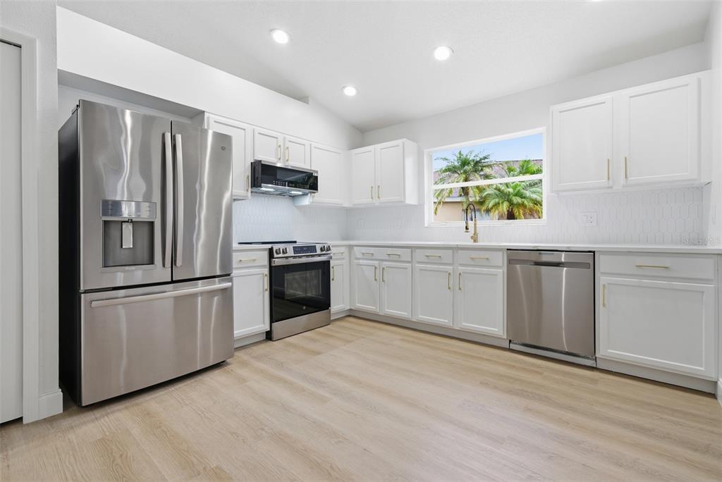 4534 Cabbage Key Terrace Bradenton, FL 34203 - Photo 6 of 33 a kitchen with stainless steel appliances granite countertop a refrigerator sink and stove