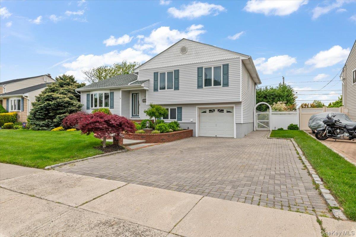 10 Peter Road Hicksville, NY 11801 - Photo 2 of 36
