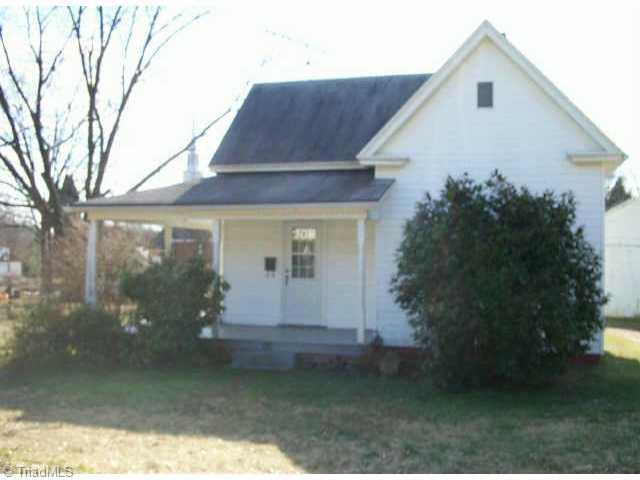 305 West Decatur Street Madison, NC 27025 - Photo 1 of 3 Exterior Front.