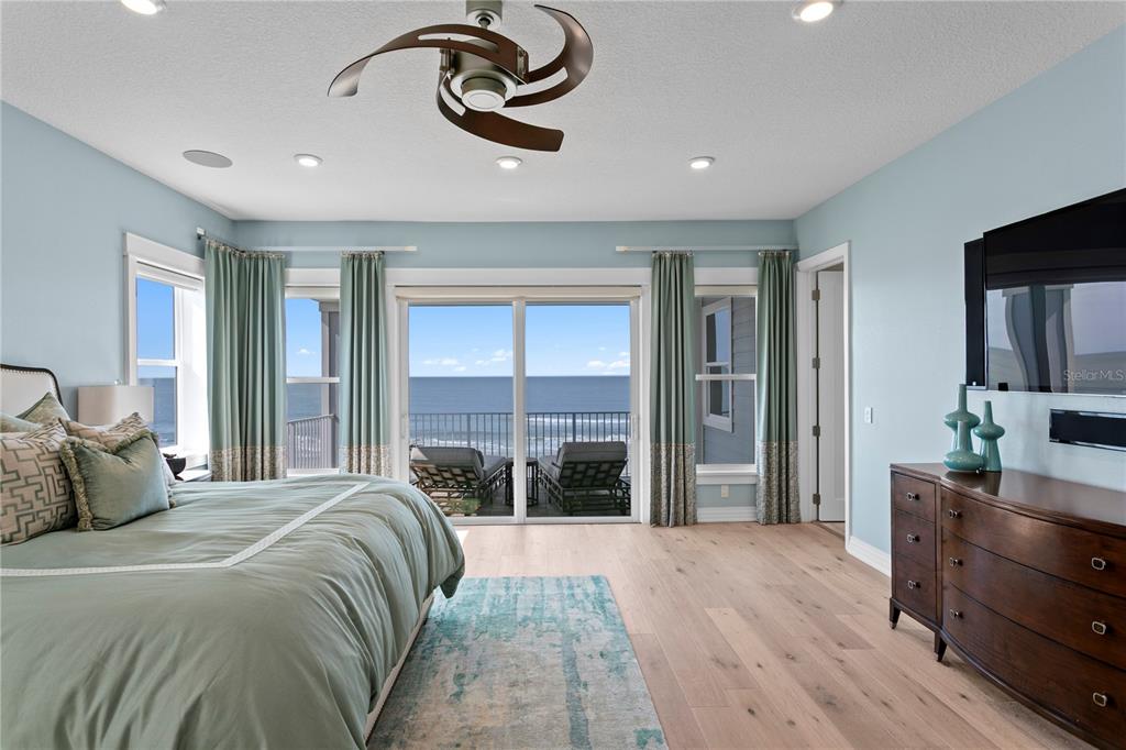 15612 Gulf Boulevard Redington Beach, FL 33708 - Photo 35 of 92 a bedroom with a bed and a dresser