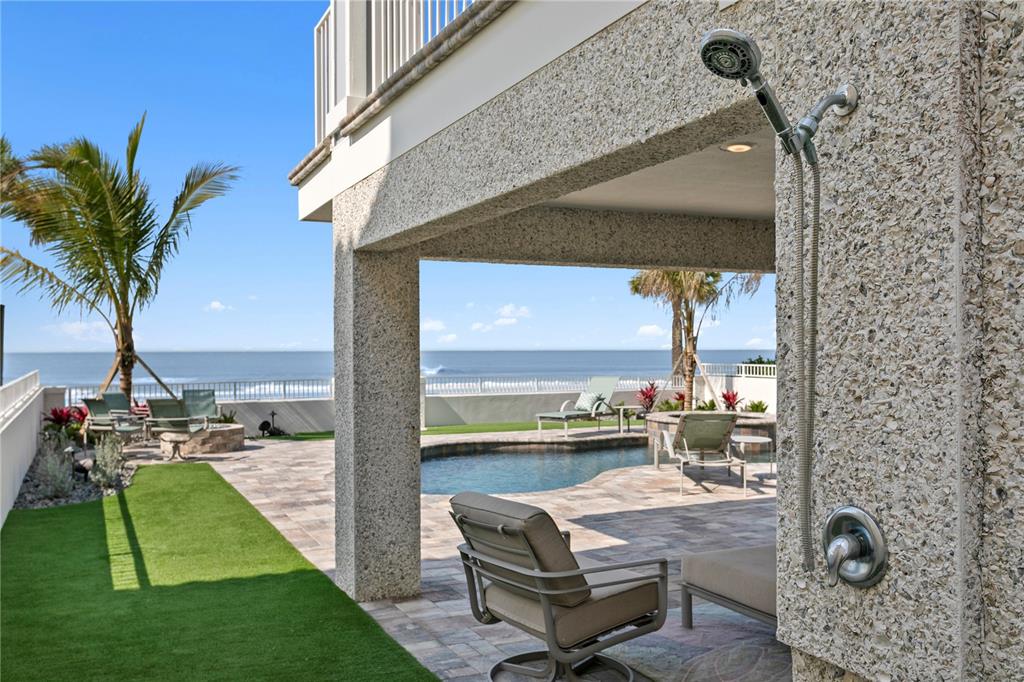 15612 Gulf Boulevard Redington Beach, FL 33708 - Photo 78 of 92 a view of a patio with chairs and a table