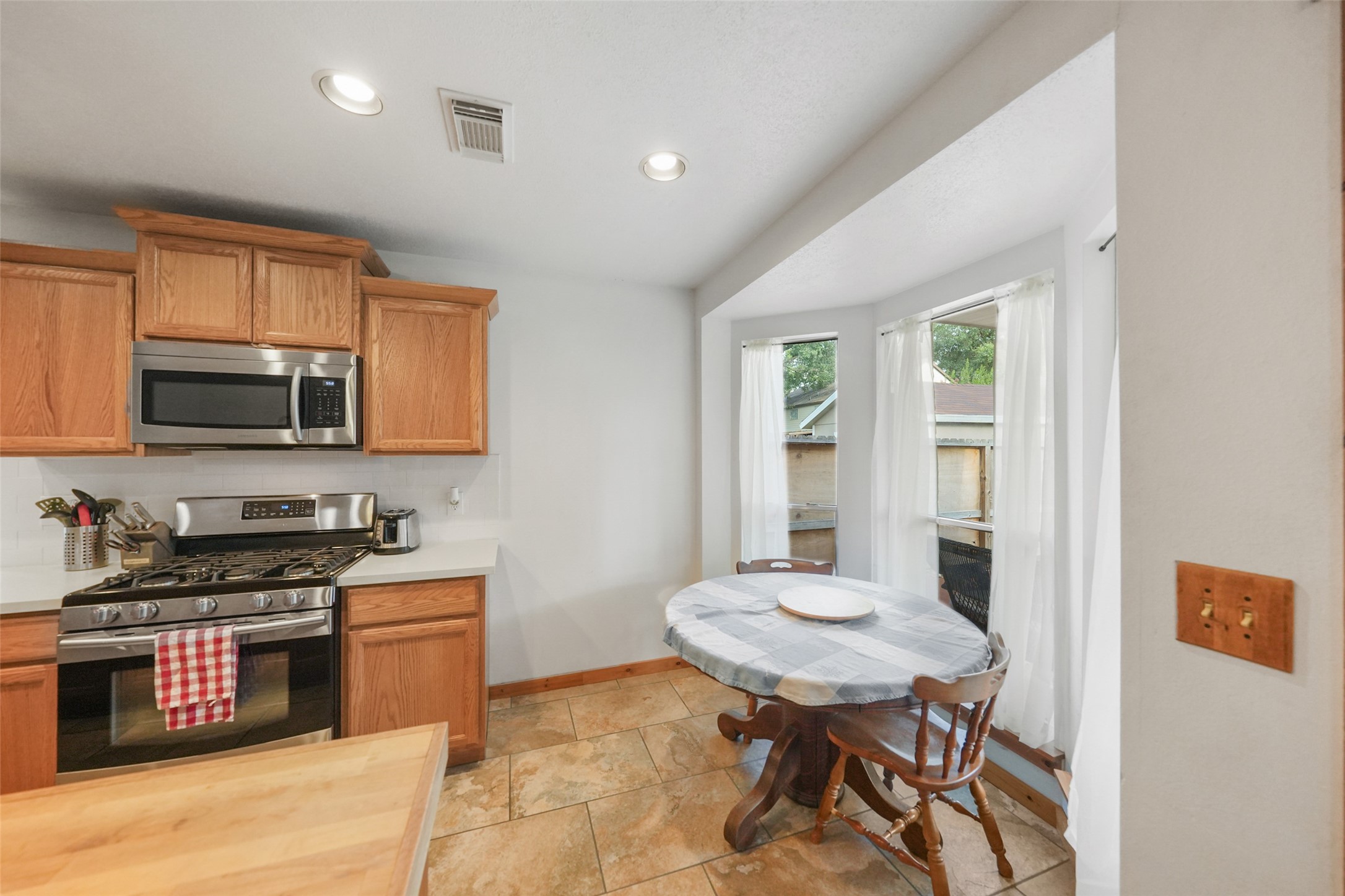 929 North Rivershire Drive Conroe, TX 77304 - Photo 9 of 36