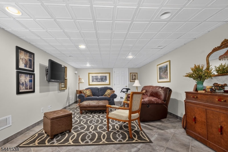 653 Foothill Road Bridgewater, NJ 08807 - Photo 27 of 41
