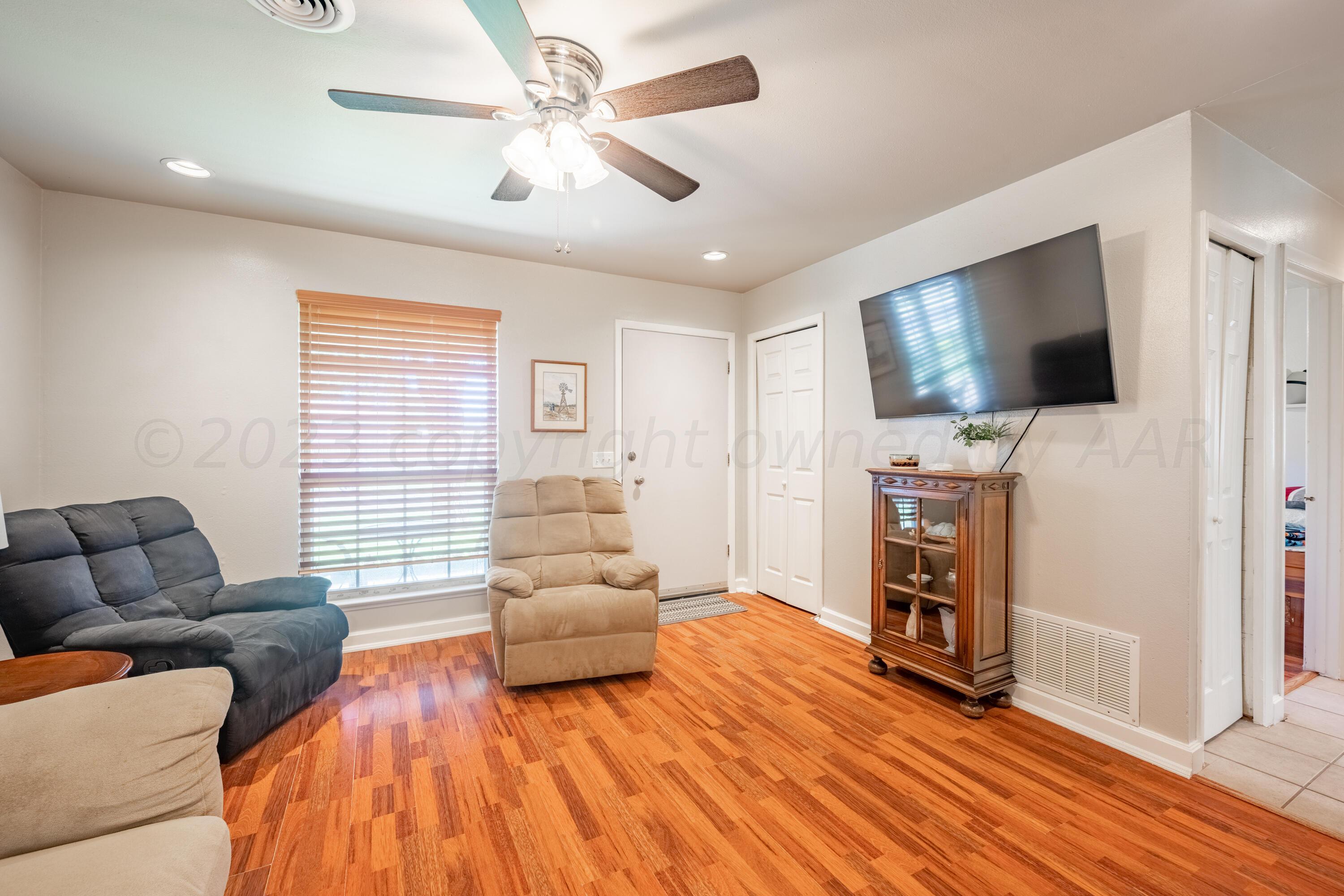 2605 Darrell Avenue Amarillo, TX 79110 - Photo 7 of 26 living room 2