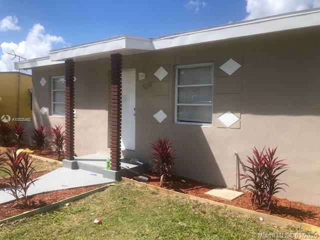 522 Roberts Road Homestead, FL 33030 - Photo 4 of 17 Gallery Image 4