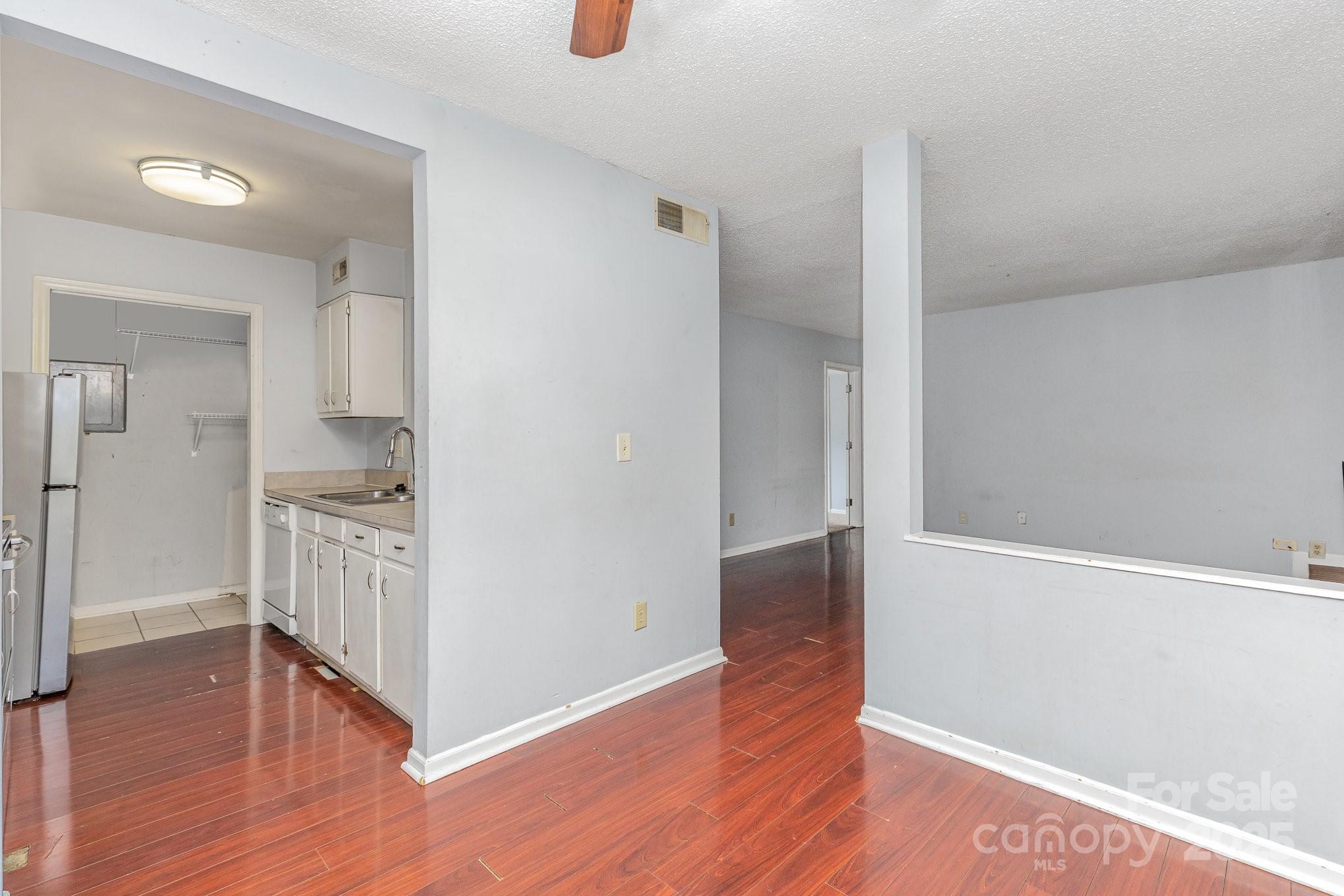 10967 Harrowfield Road Charlotte, NC 28226 - Photo 6 of 31 Gallery Image 6