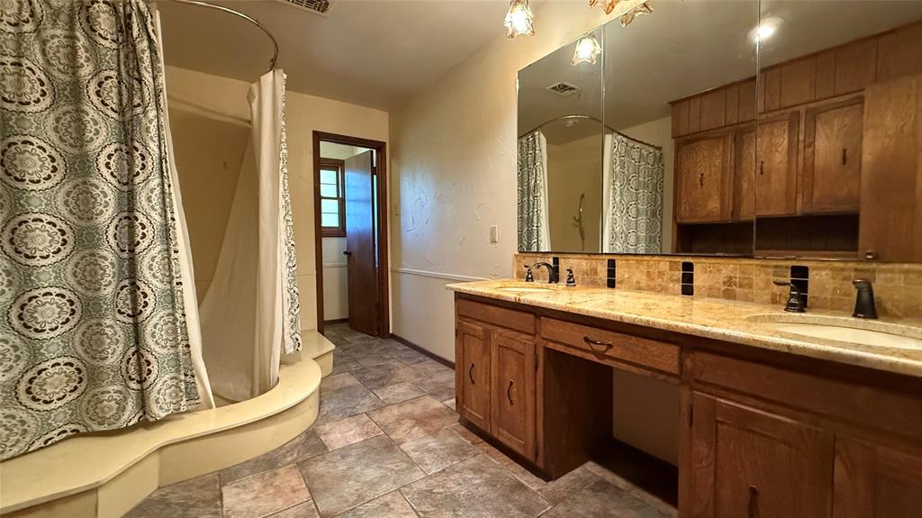 3309 Hollow Creek Road Arlington, TX 76001 - Photo 19 of 40