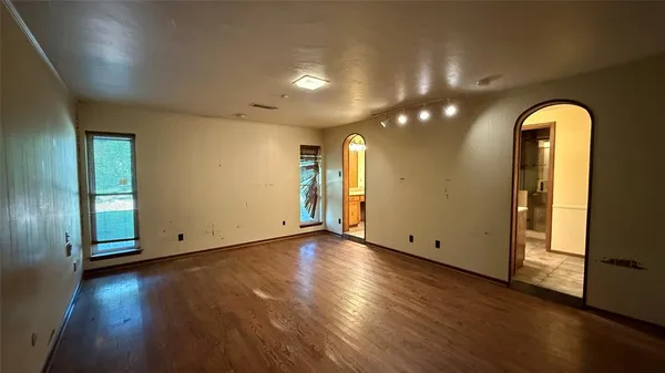 a view of empty room with window