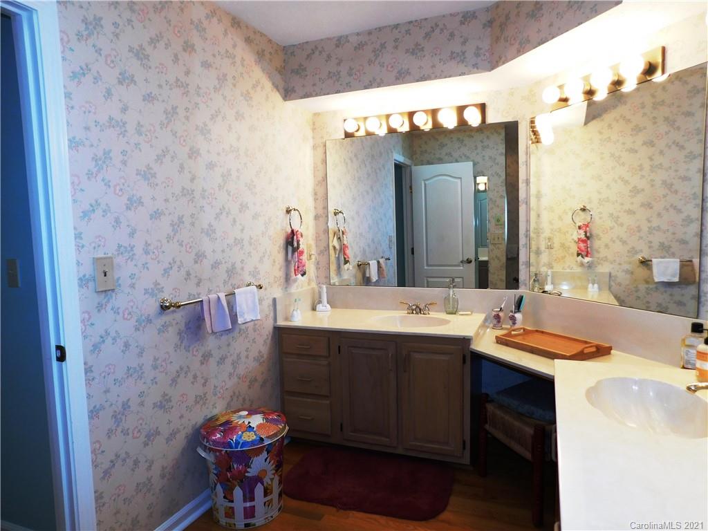 935 Kanuga Road Hendersonville, NC 28739 - Photo 15 of 25 Gallery Image 15
