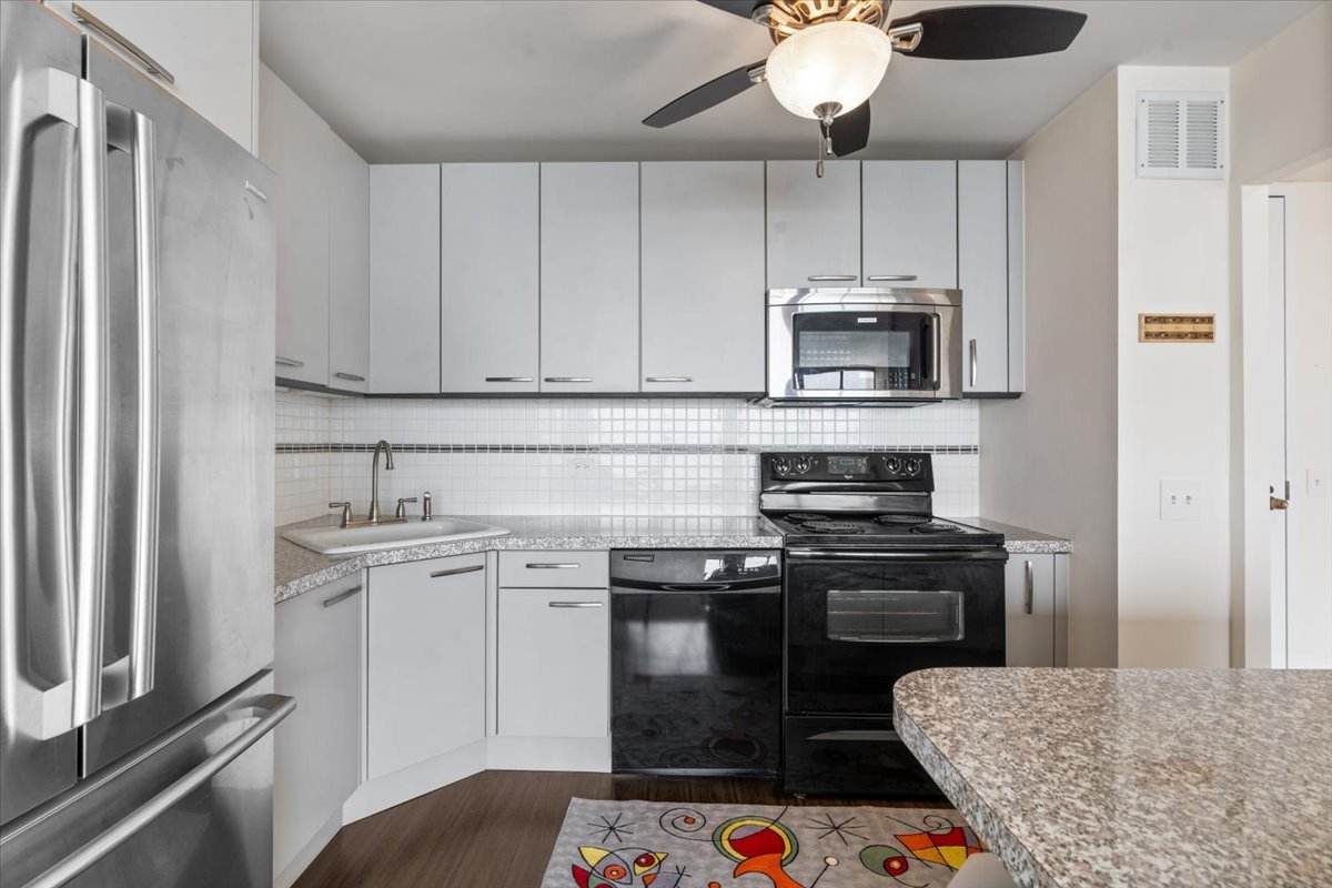 5445 North Sheridan Road, Unit 2608 Chicago, IL 60640 - Photo 10 of 16 Gallery Image 10