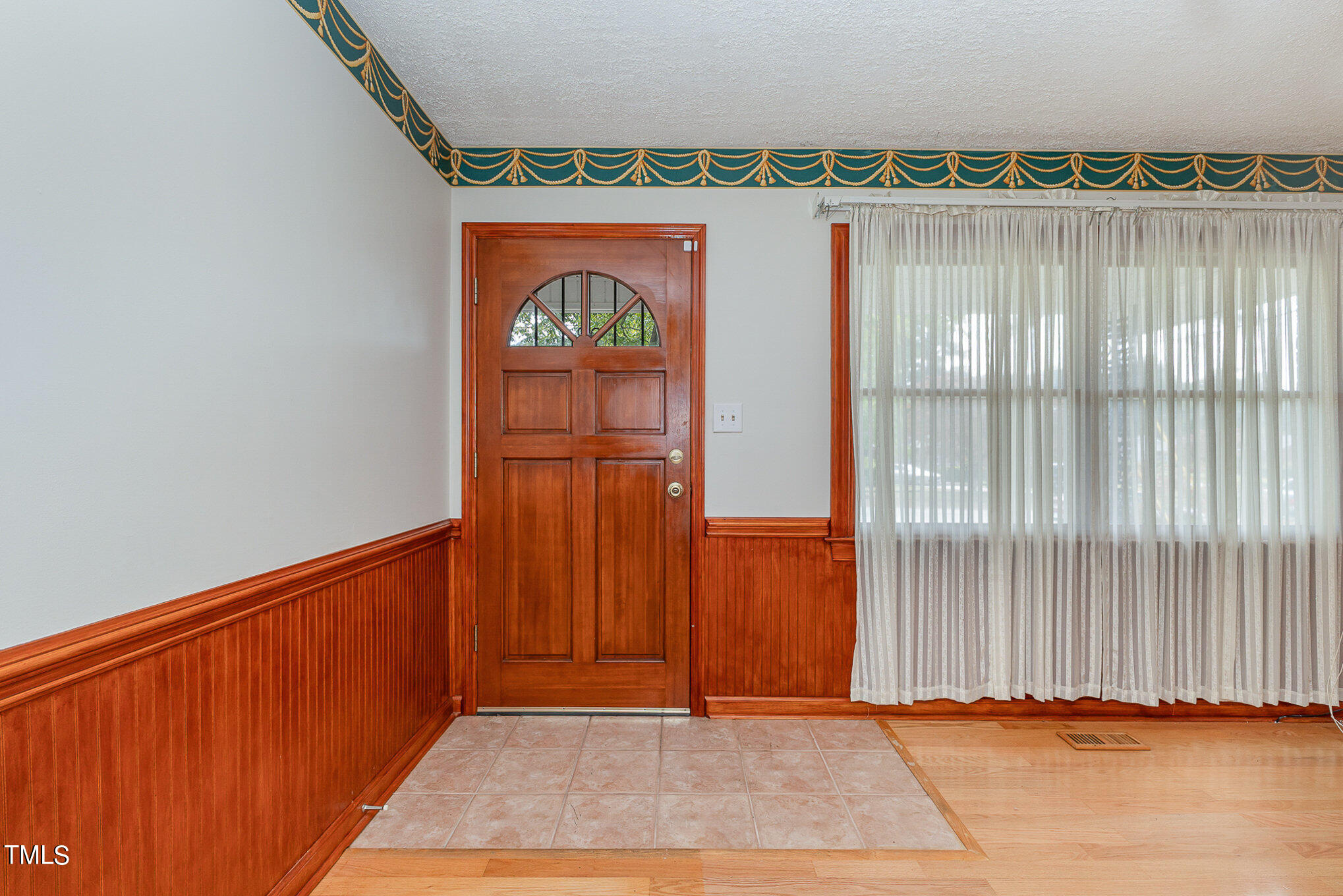 841 Brighton Road Fayetteville, NC 28314 - Photo 3 of 30 Living Room