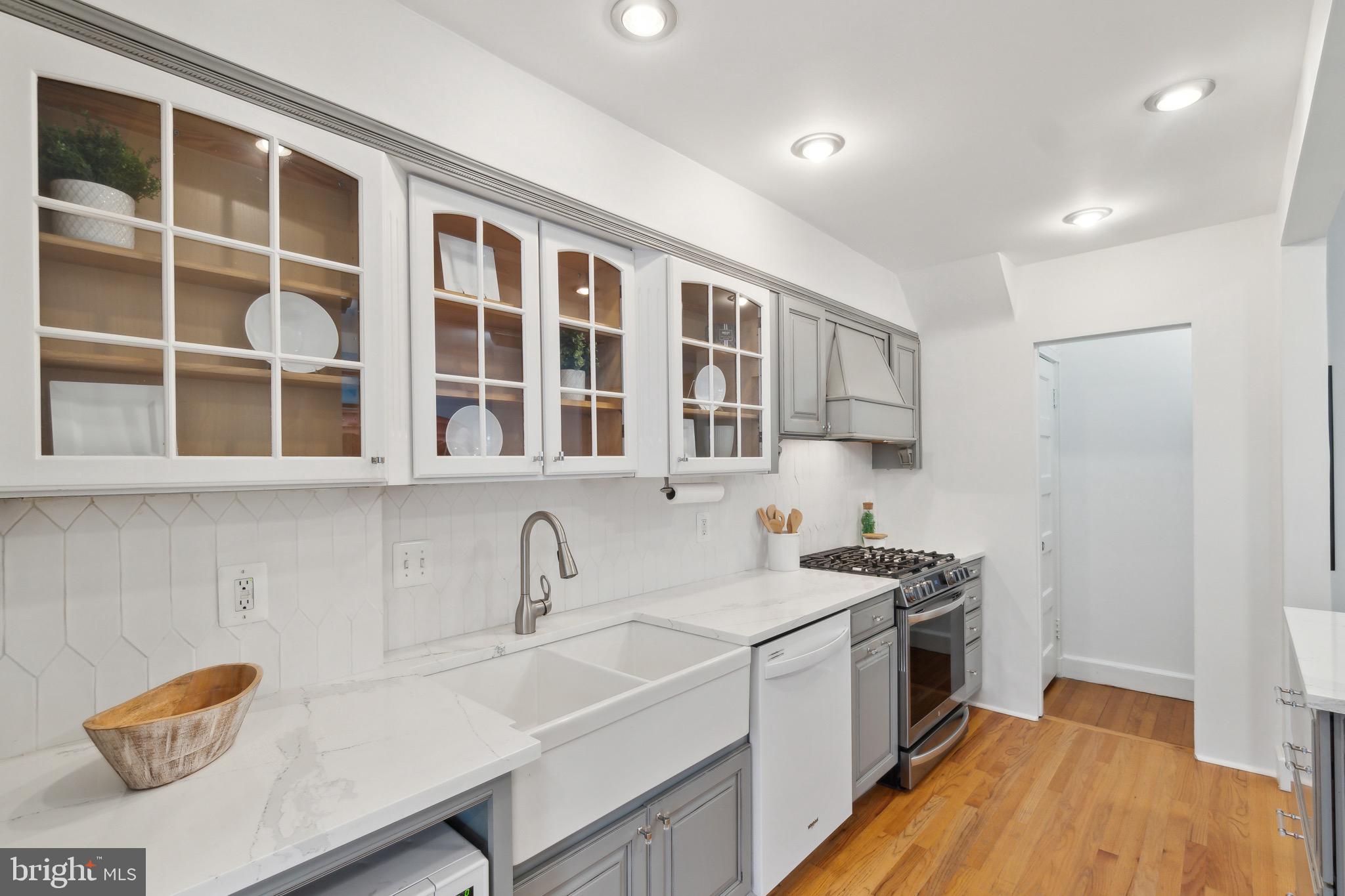 2434 Tunlaw Road Northwest Washington, DC 20007 - Photo 15 of 42