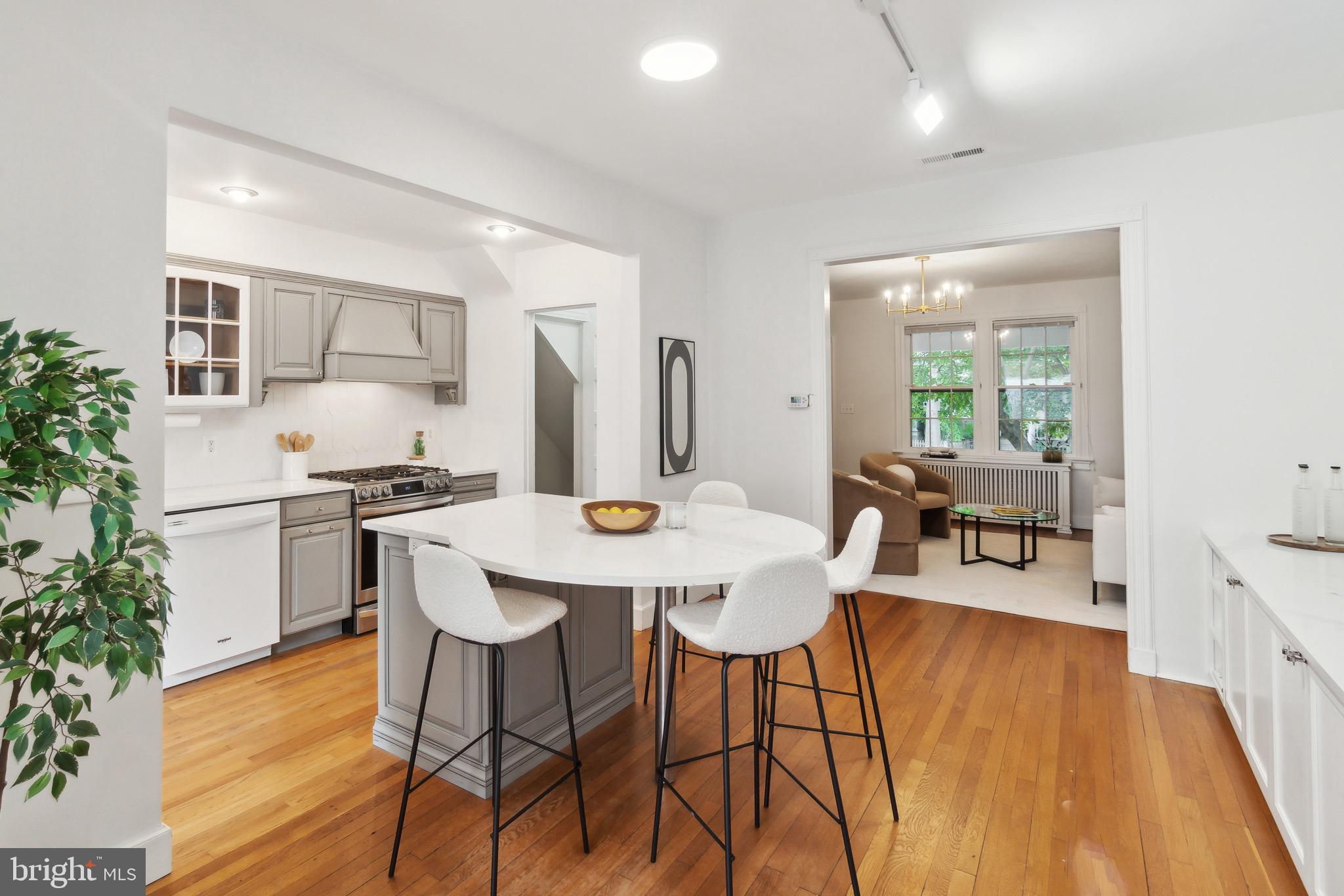 2434 Tunlaw Road Northwest Washington, DC 20007 - Photo 9 of 42