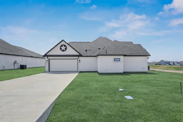 a view of a barn in the middle of a yard