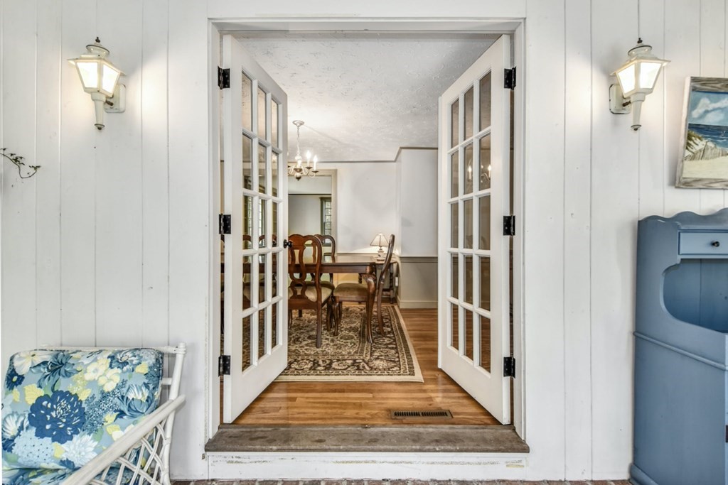 28 Olde Farms Road Boxford, MA 01921 - Photo 21 of 42 a view of a hallway with furniture and a livingroom