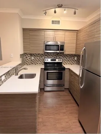 $2,000 | 222 Sidonia Avenue, Unit 4, Coral Gables, FL 33134