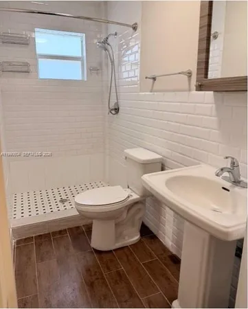 $2,000 | 222 Sidonia Avenue, Unit 4, Coral Gables, FL 33134