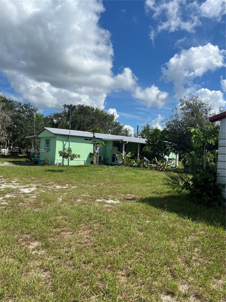 105 Farrer Road Frostproof, FL 33843 - Photo 37 of 48 a view of outdoor space with garden