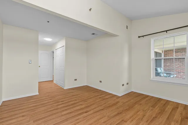 $268,900 | 720 Weidner Road, Unit 302, Buffalo Grove, IL 60089