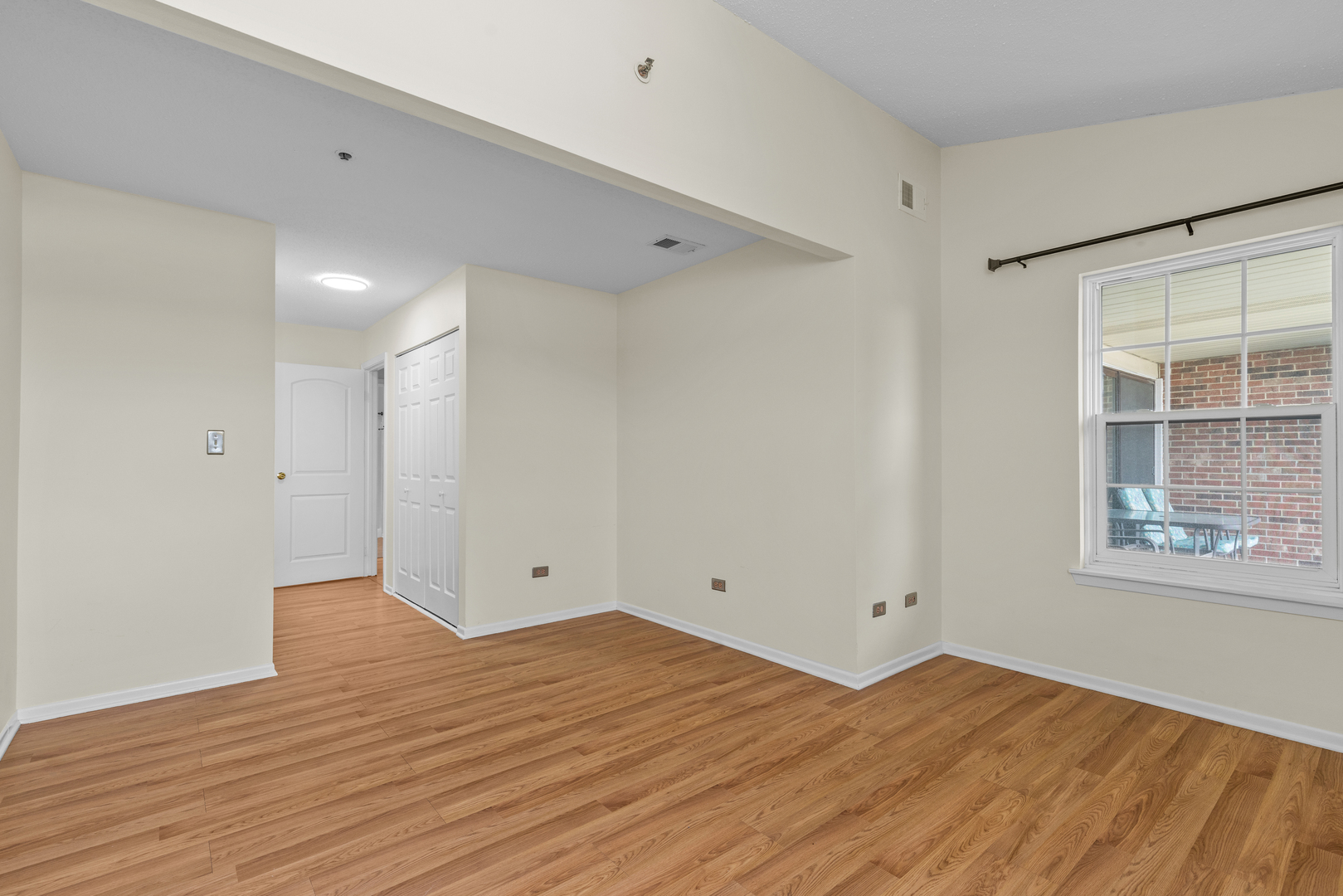 720 Weidner Road, Unit 302 Buffalo Grove, IL 60089 - Photo 20 of 27 a view of empty room with wooden floor and fan
