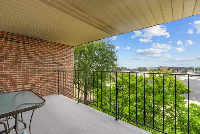 $268,900 | 720 Weidner Road, Unit 302, Buffalo Grove, IL 60089