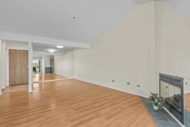 $268,900 | 720 Weidner Road, Unit 302, Buffalo Grove, IL 60089